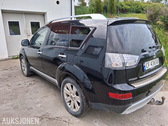 Mitsubishi Outlander 3 of 5