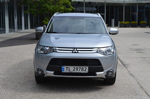 Mitsubishi Outlander 2 of 26