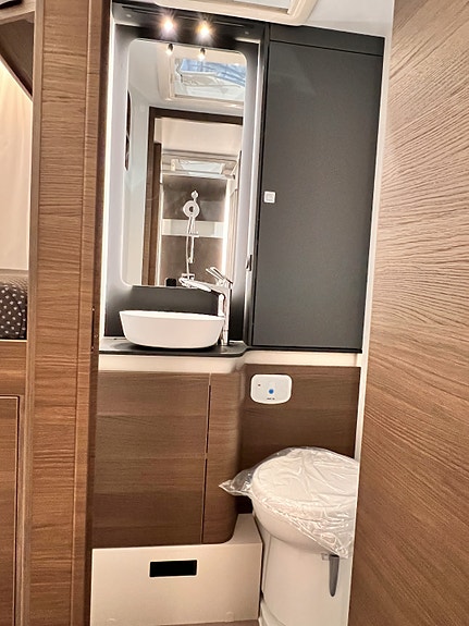 Adria SONIC SUPREME 700 DL - MultiJet3 180HP  44H 20 of 30