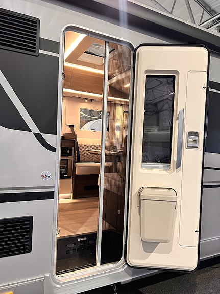 Adria SONIC SUPREME 700 DL - MultiJet3 180HP  44H 7 of 30
