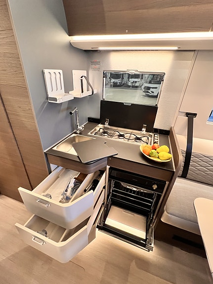 Adria SONIC SUPREME 700 DL - MultiJet3 180HP  44H 16 of 30