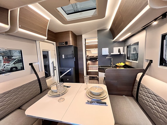Adria SONIC SUPREME 700 DL - MultiJet3 180HP  44H 14 of 30