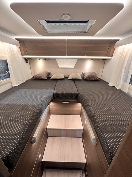 Adria SONIC SUPREME 700 DL - MultiJet3 180HP  44H 27 of 30