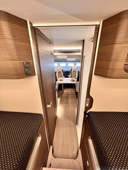 Adria SONIC SUPREME 700 DL - MultiJet3 180HP  44H 24 of 30