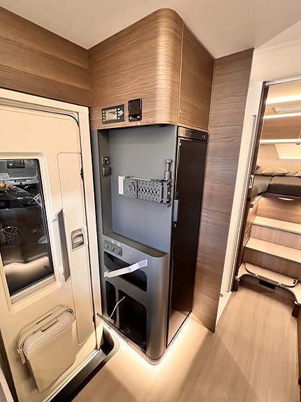 Adria SONIC SUPREME 700 DL - MultiJet3 180HP  44H 17 of 30
