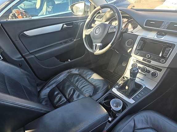 Volkswagen Passat Alltrack 4 of 5