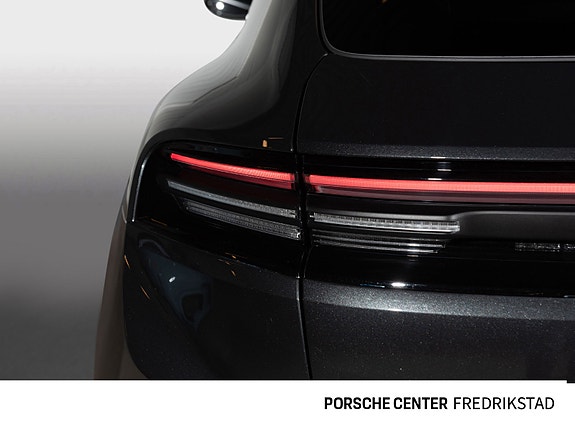 Porsche Macan 11 of 30