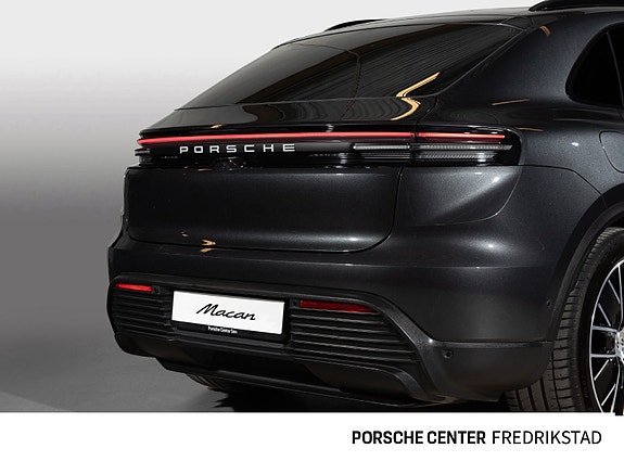 Porsche Macan 10 of 30