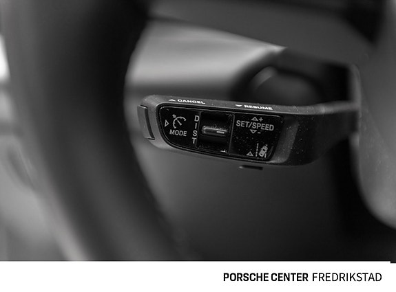 Porsche Macan 27 of 30