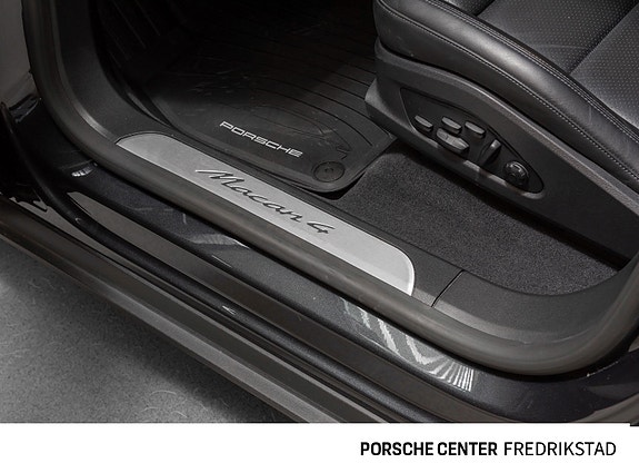 Porsche Macan 30 of 30