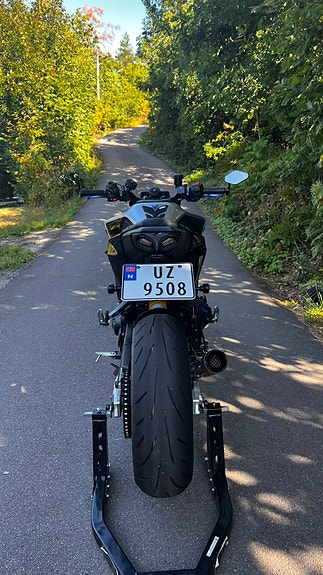 Yamaha MT-09 3 of 21