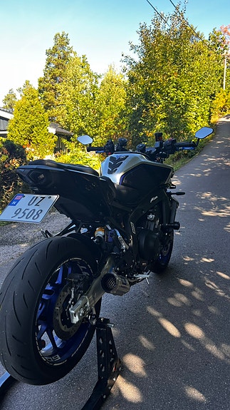 Yamaha MT-09 4 of 21