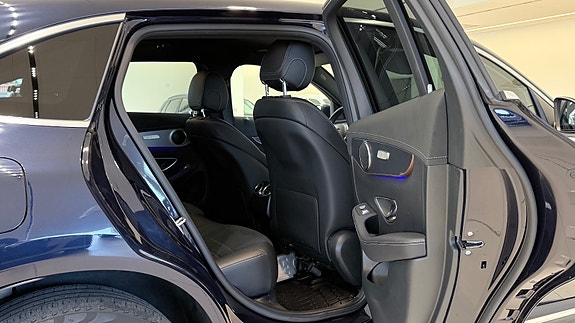 Mercedes-Benz EQC400 18 of 30