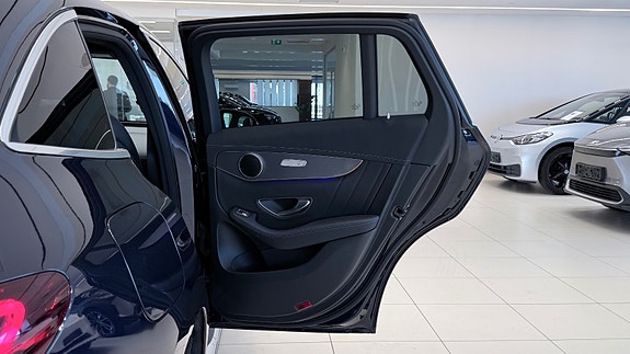 Mercedes-Benz EQC400 19 of 30