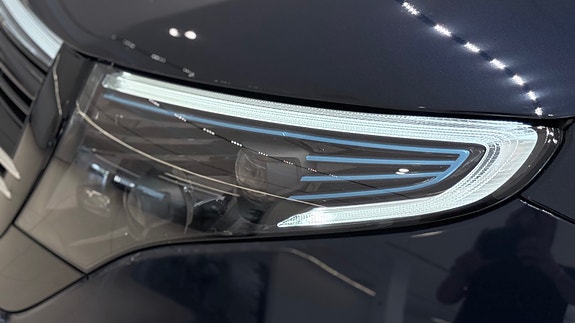Mercedes-Benz EQC400 6 of 30