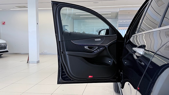Mercedes-Benz EQC400 15 of 30