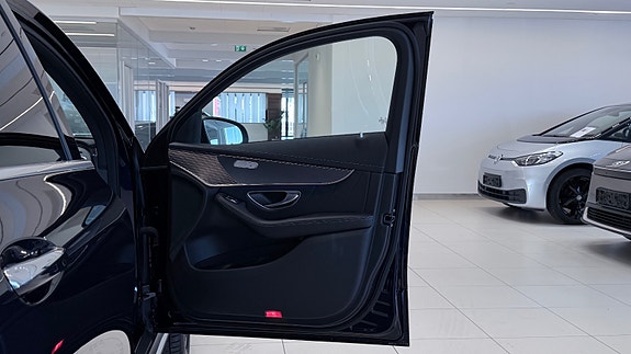 Mercedes-Benz EQC400 21 of 30