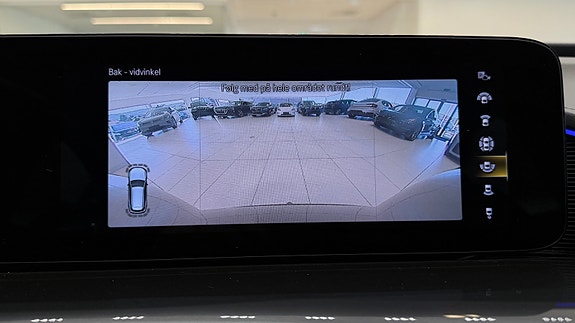 Mercedes-Benz EQC400 29 of 30