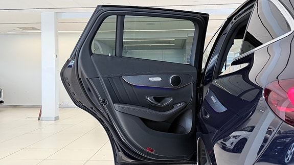 Mercedes-Benz EQC400 17 of 30