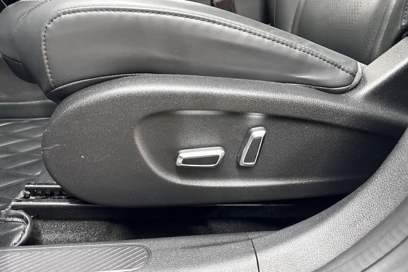 Dongfeng Box 19 of 24