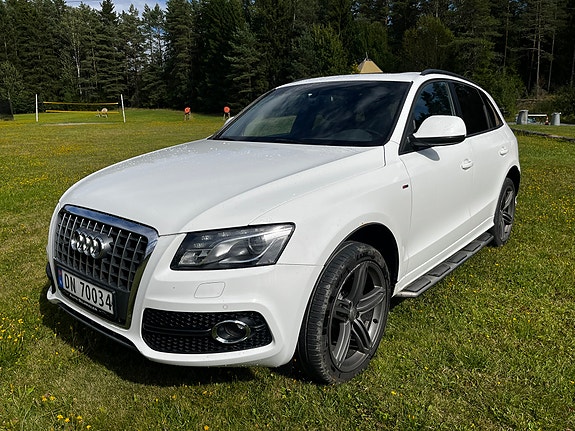 Audi Q5 2 of 24