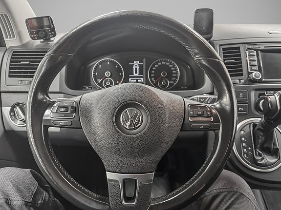 Volkswagen Multivan 14 of 30