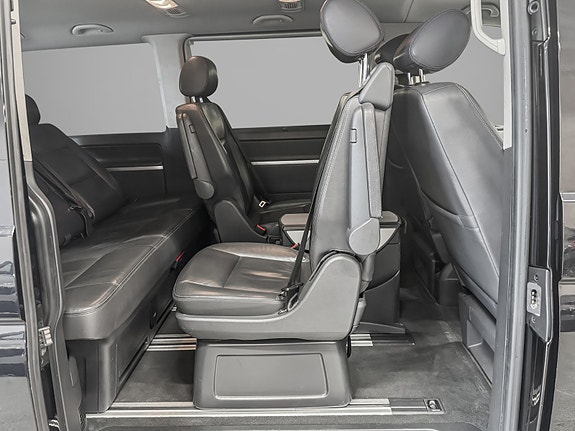 Volkswagen Multivan 23 of 30