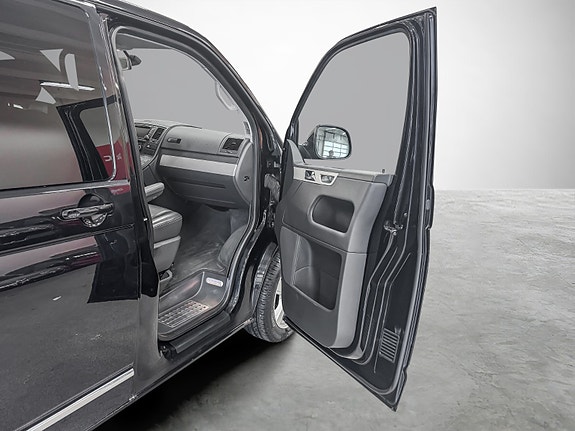 Volkswagen Multivan 19 of 30