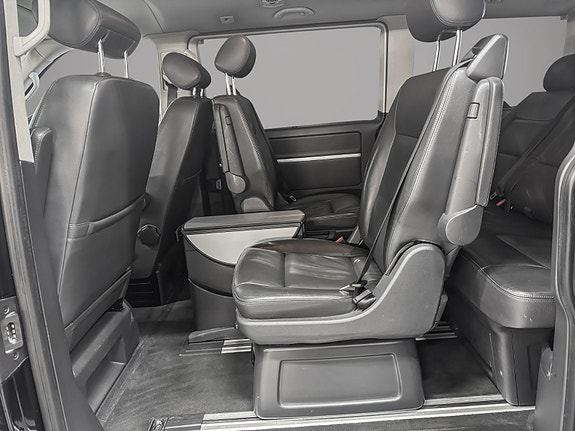 Volkswagen Multivan 26 of 30