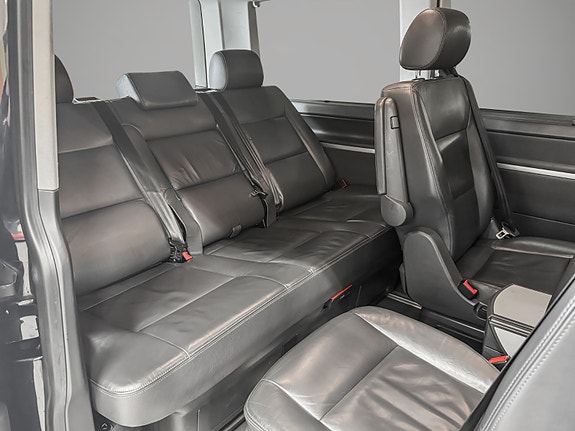 Volkswagen Multivan 24 of 30