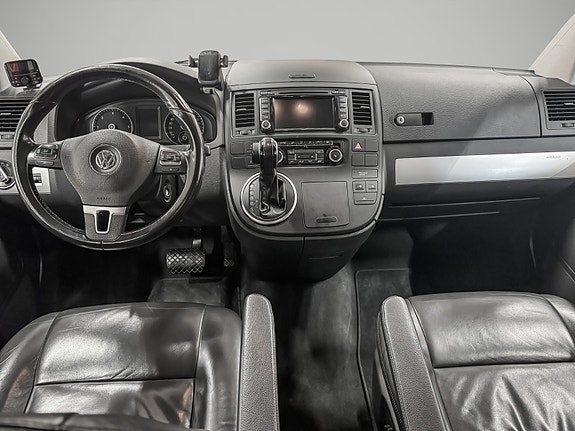 Volkswagen Multivan 13 of 30