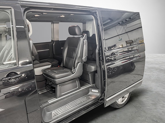 Volkswagen Multivan 25 of 30