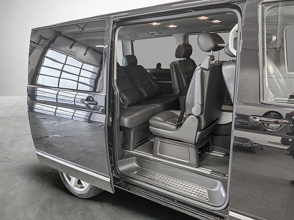 Volkswagen Multivan 22 of 30