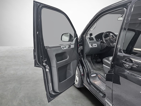 Volkswagen Multivan 9 of 30