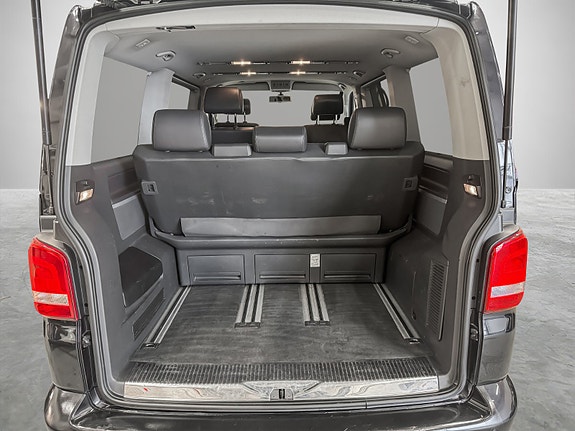 Volkswagen Multivan 30 of 30