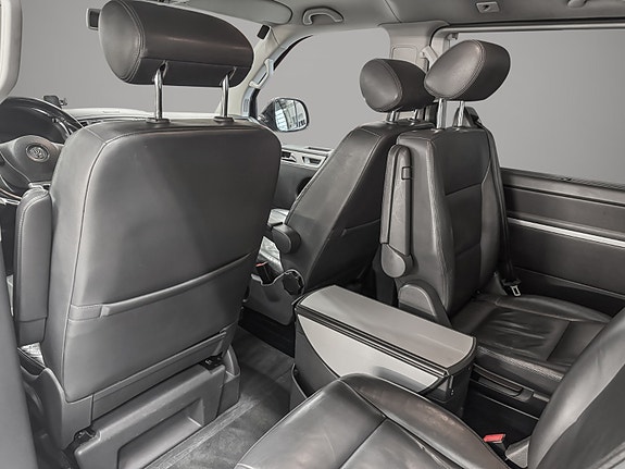 Volkswagen Multivan 27 of 30
