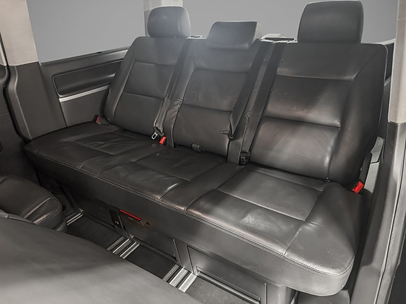 Volkswagen Multivan 28 of 30