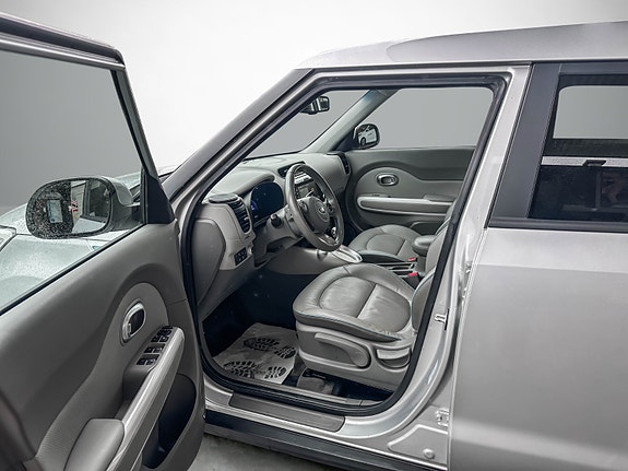 Kia e-Soul 10 of 30