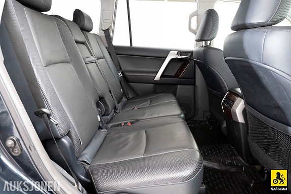 Toyota Land Cruiser 12 of 30