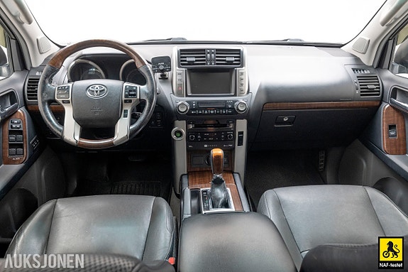 Toyota Land Cruiser 7 of 30
