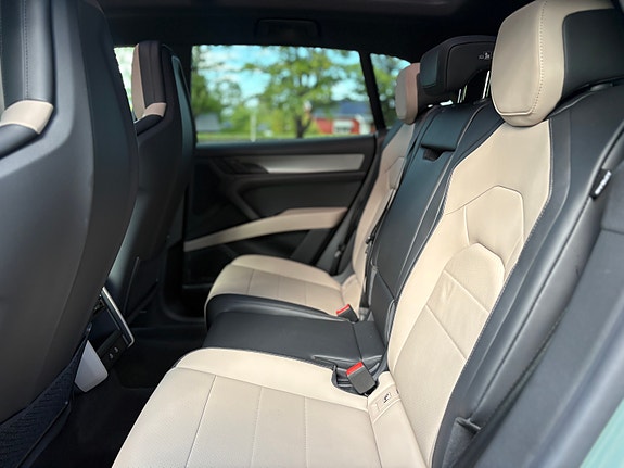 Porsche Cayenne 13 of 20