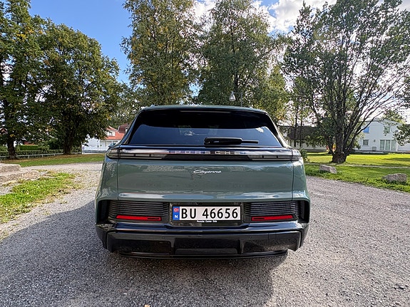 Porsche Cayenne 19 of 20