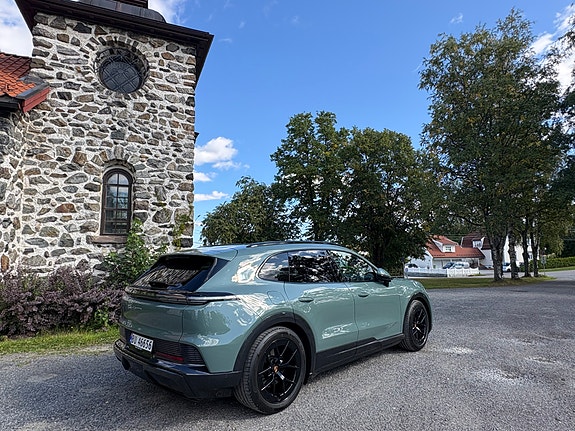 Porsche Cayenne 17 of 20