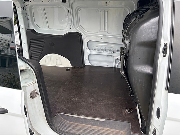 Ford Transit Connect 17 of 19