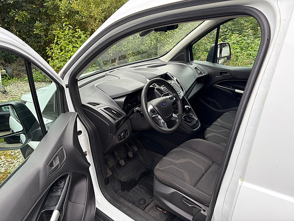 Ford Transit Connect 16 of 19