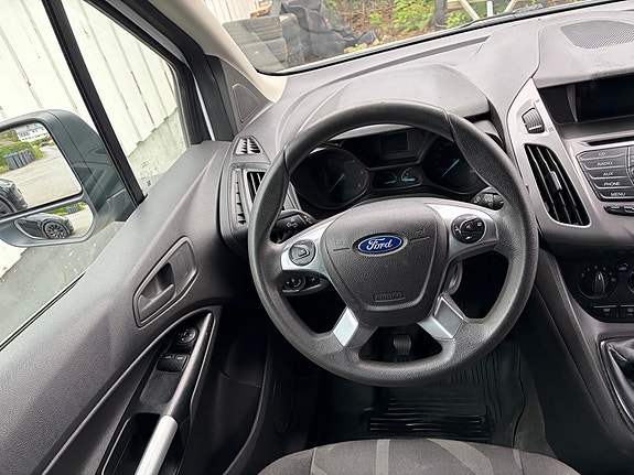Ford Transit Connect 13 of 19