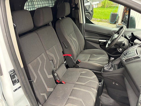 Ford Transit Connect 12 of 19