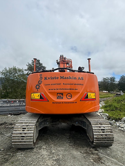 Hitachi ZX225USRLC-7 7 of 19