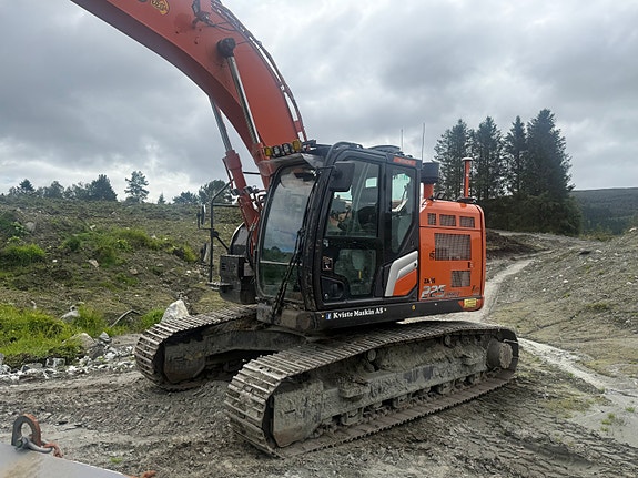 Hitachi ZX225USRLC-7 11 of 19