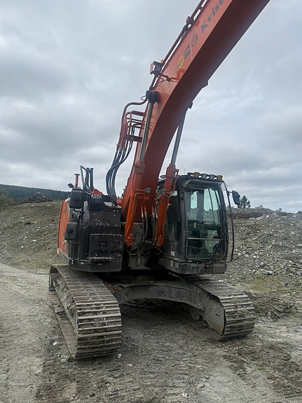 Hitachi ZX225USRLC-7 10 of 19